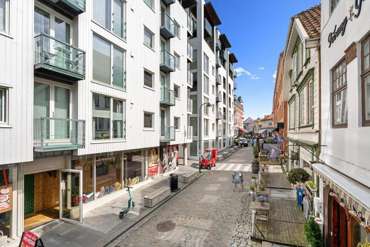 Modern And Practical In The Heart Of City Center Leilighet